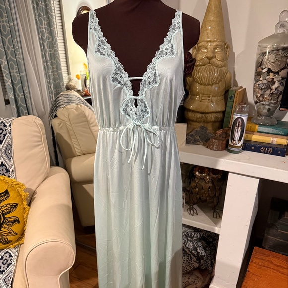 Vintage 1970’s Shadowline Spearmint Nightgown Size Medium - Picture 1 of 3